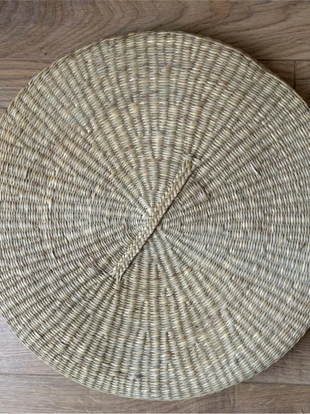 Round Woven Placemats with Storage Case – Set of 4